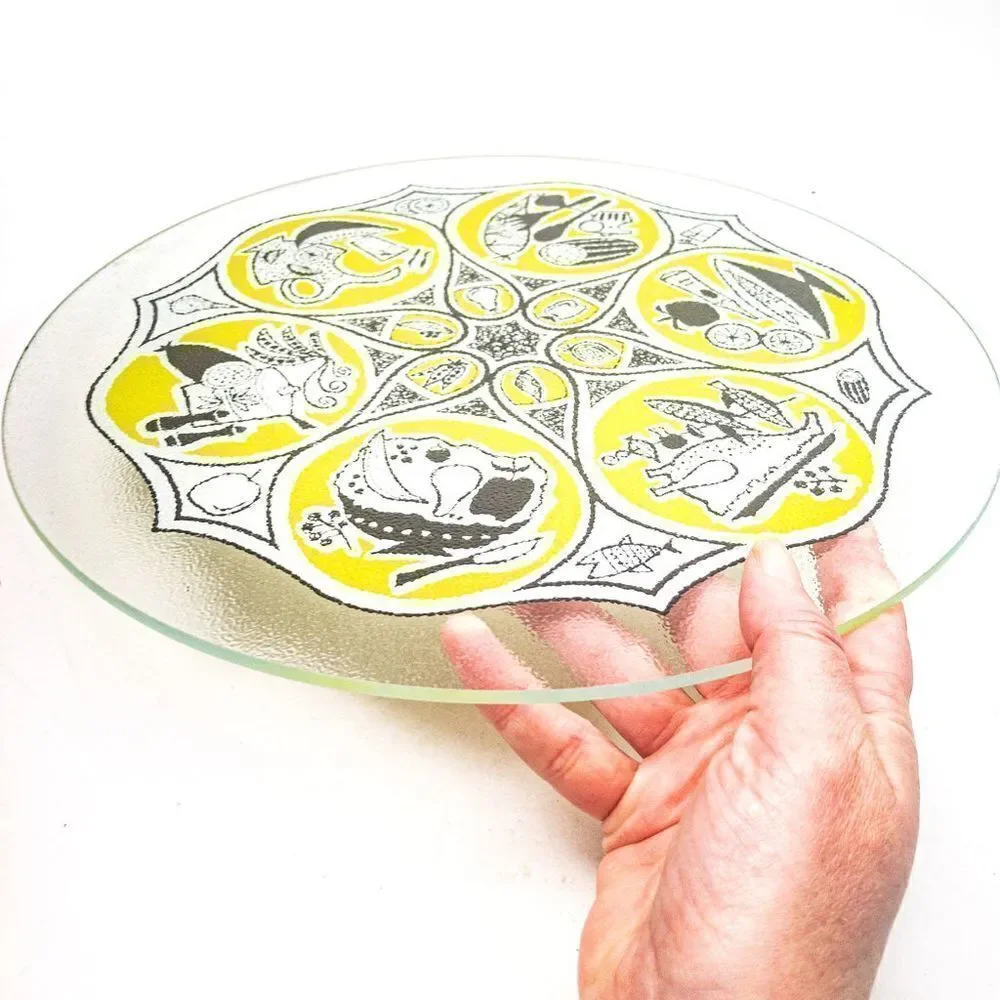 Vintage Retro Graphics Round Glass Cutting Board